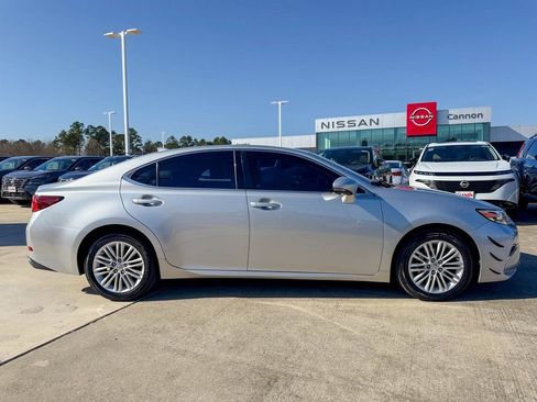 Used 2017 Lexus ES 350 w/ Premium Package image 10
