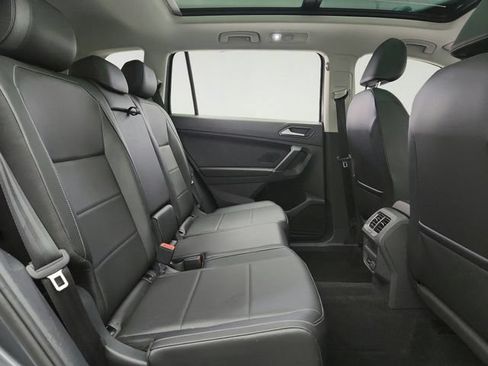 Used 2018 Volkswagen Tiguan SEL AWD/4WD image 28