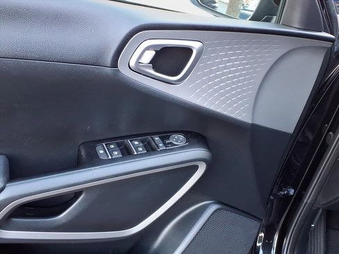 Used 2023 Kia Soul LX image 8