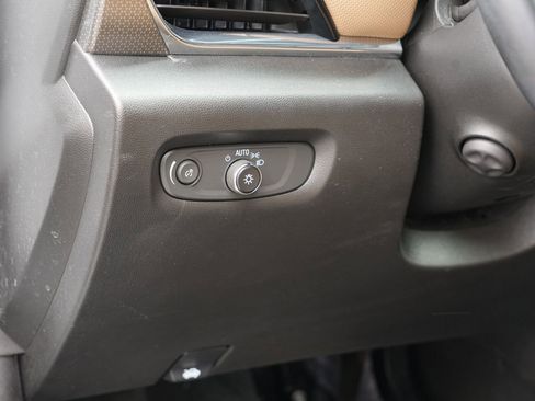 Used 2023 Chevrolet Traverse Premier AWD/4WD image 18