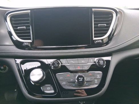 New 2026 Chrysler Pacifica Select image 37