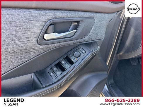 Used 2022 Nissan Rogue SV image 14