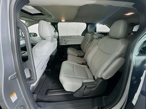 Used 2026 Toyota Sienna XLE FWD image 29