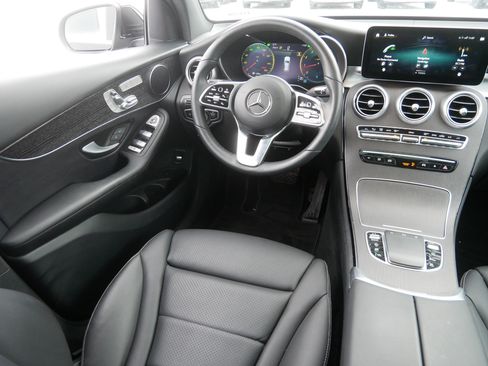 Used 2022 Mercedes-Benz GLC 300 4MATIC w/ Multimedia Package Lite image 9