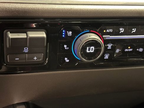 Used 2025 Chevrolet Silverado 1500 LTZ AWD/4WD image 45