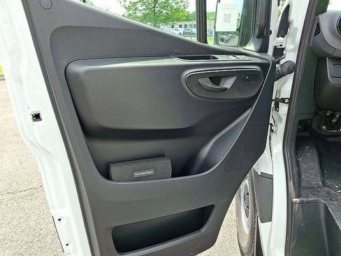 Used 2025 Mercedes-Benz Sprinter 2500 image 14