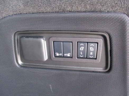 Used 2024 Cadillac Escalade Luxury image 36