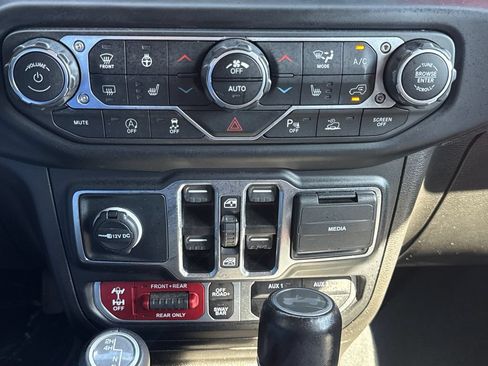 Used 2022 Jeep Wrangler Unlimited Rubicon w/ Xtreme Recon 35" Tire Package AWD/4WD image 24