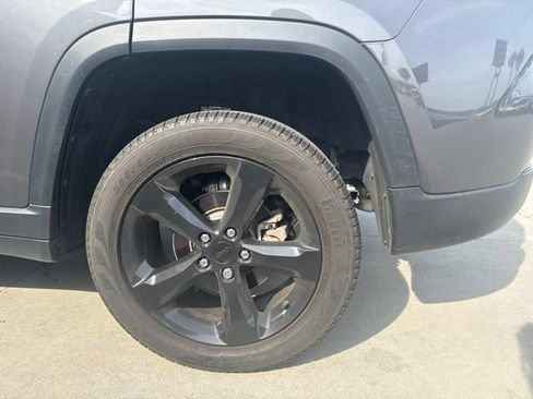 Used 2024 Jeep Grand Cherokee Limited w/ Black Appearance Package AWD/4WD image 7
