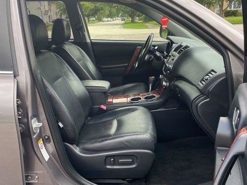 Used 2013 Toyota Highlander Limited AWD/4WD image 22
