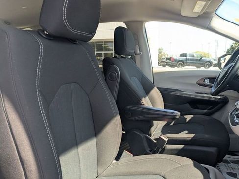 Used 2021 Chrysler Voyager LX FWD image 36