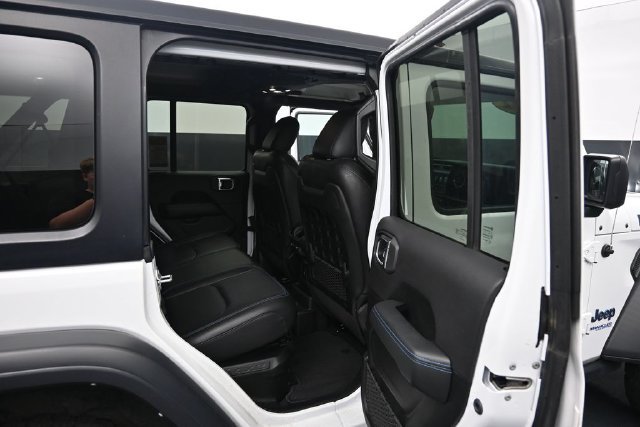 Used 2022 Jeep Wrangler Unlimited Rubicon 4xe w/ Cold Weather Group AWD/4WD image 41