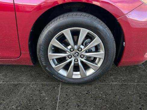 Used 2017 Toyota Camry XLE image 9