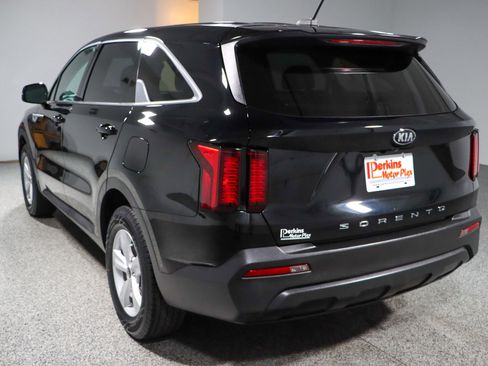 Used 2021 Kia Sorento LX image 9