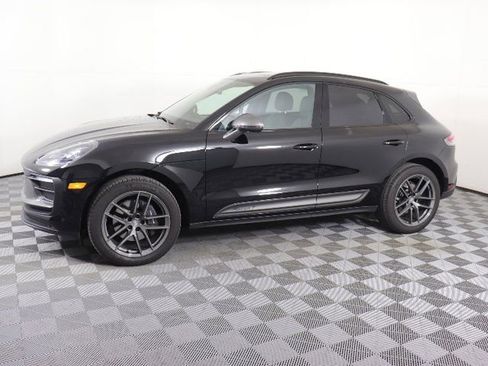 Used 2025 Porsche Macan image 23