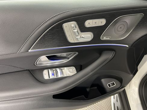 New 2026 Mercedes-Benz GLS 580 4MATIC image 19