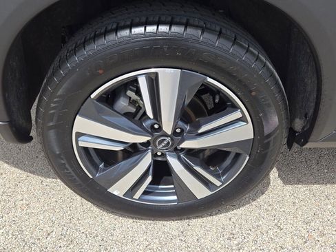 Used 2026 Nissan Rogue SL AWD/4WD image 10