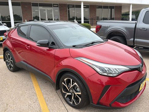 Used 2020 Toyota C-HR XLE FWD image 1