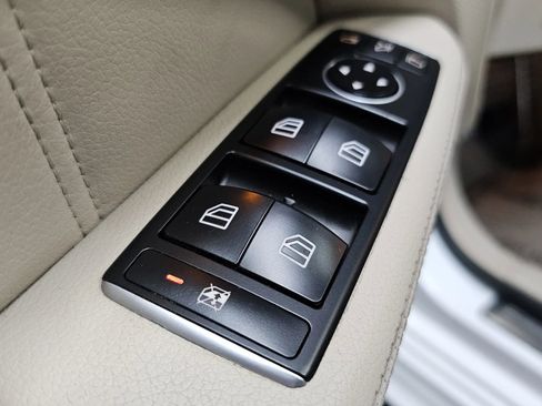 Used 2015 Mercedes-Benz E 400 Sedan image 16