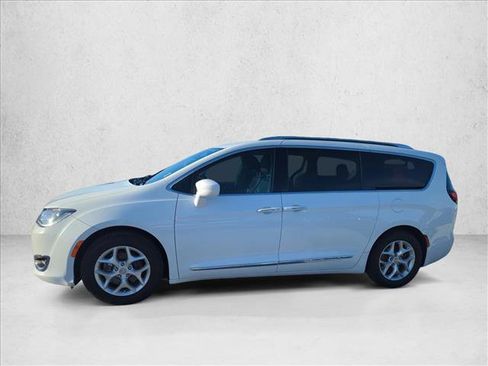 Used 2020 Chrysler Pacifica Touring-L w/ Tire & Wheel Group image 5