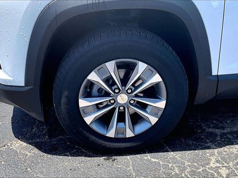 Used 2026 Chevrolet Equinox LT FWD image 9