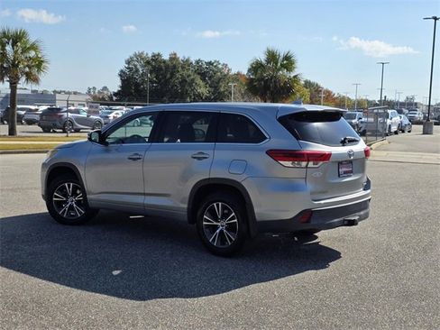 Used 2018 Toyota Highlander LE image 4