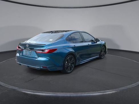 Used 2025 Toyota Camry XSE FWD image 8