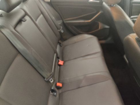 Used 2019 Volkswagen Jetta SE w/ Cold Weather Package FWD image 19