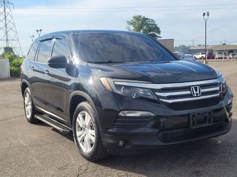 Used 2016 Honda Pilot LX image 2