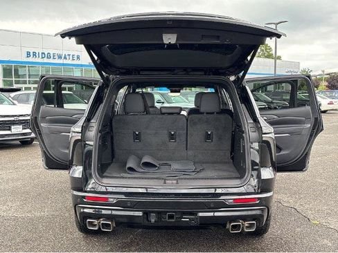 Used 2024 Chevrolet Traverse RS w/ LPO, Floor Liner Package AWD/4WD image 13
