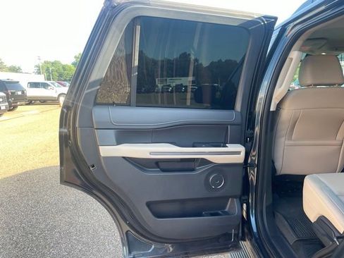 Used 2024 Ford Expedition XLT RWD image 16