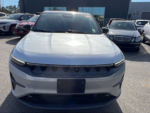 Used 2024 Jeep Wagoneer Launch Edition image 3