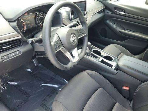 Used 2024 Nissan Altima 2.5 SV image 19