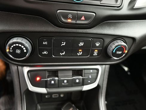 Certified 2024 GMC Terrain SLE image 17