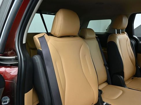 Used 2024 Kia Carnival LX FWD image 36