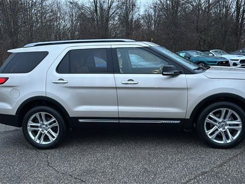 Used 2017 Ford Explorer XLT w/ Equipment Group 202A image 28