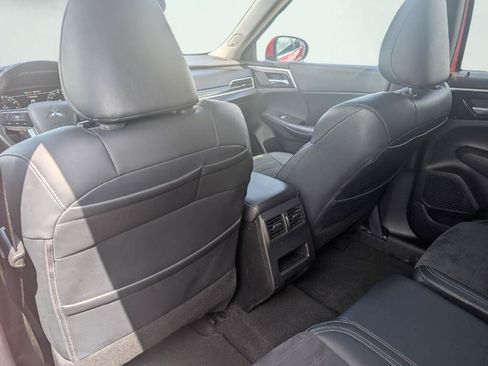 Used 2024 Mitsubishi Outlander SE AWD/4WD image 9