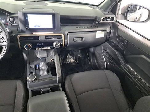 Used 2025 Toyota Tacoma SR image 17