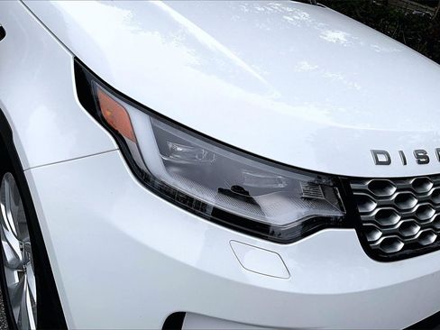 Used 2024 Land Rover Discovery S image 28