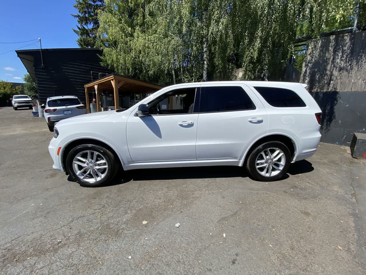 Used 2025 Dodge Durango GT AWD/4WD image 3