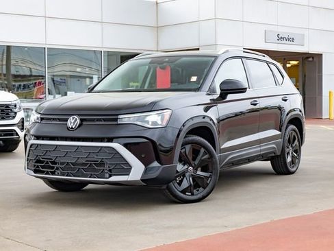 New 2026 Volkswagen Taos SE FWD image 2