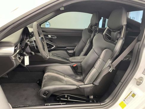 Certified 2018 Porsche 911 GT3 w/ Sport Chrono Package RWD image 5