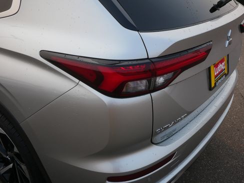 Used 2022 Mitsubishi Outlander SE AWD/4WD image 17