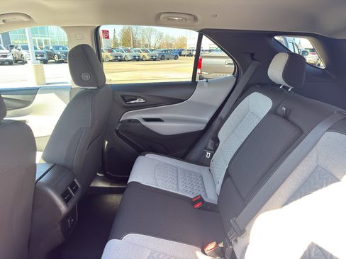 Used 2023 Chevrolet Equinox LS w/ LS Convenience Package AWD/4WD image 32