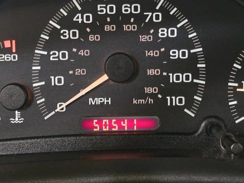 Used 2002 Chevrolet Cavalier Sedan FWD image 4