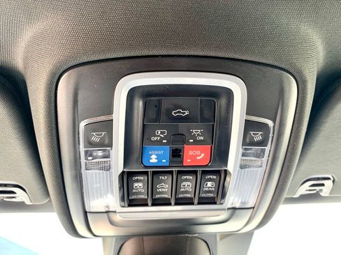 Used 2024 RAM 1500 Laramie AWD/4WD image 38