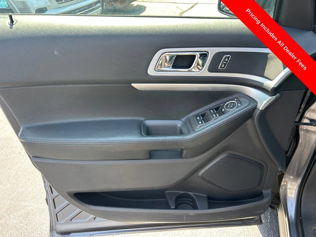 Used 2014 Ford Explorer XLT w/ Equipment Group 202A FWD image 4