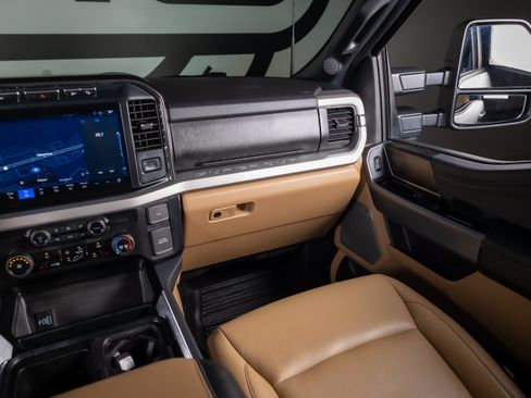 Used 2024 Ford F250 XLT w/ XLT Premium Package AWD/4WD image 8