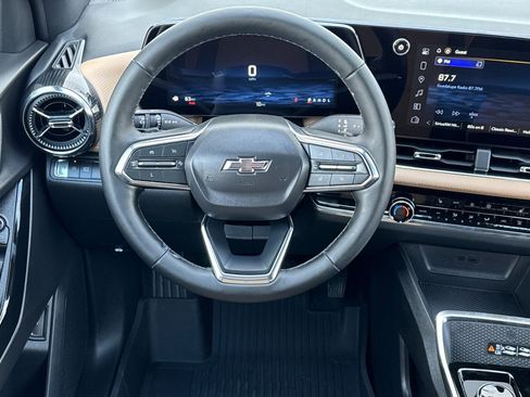 New 2025 Chevrolet Equinox ACTIV image 14