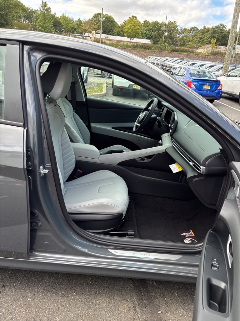 New 2026 Hyundai Elantra SEL Sport FWD image 18